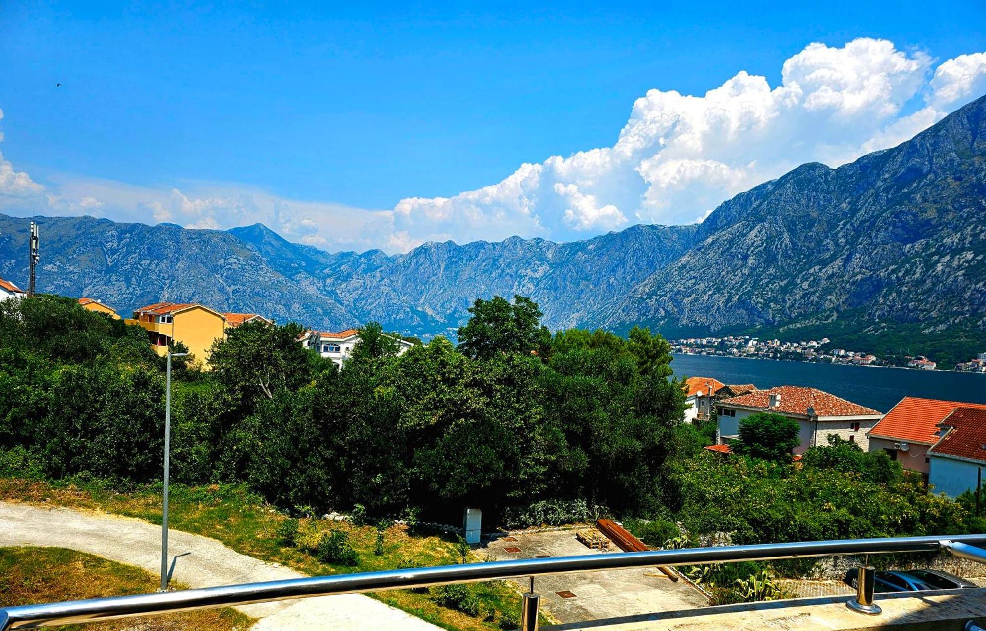 Montebay Perla Hotel Prčanj Buitenkant foto